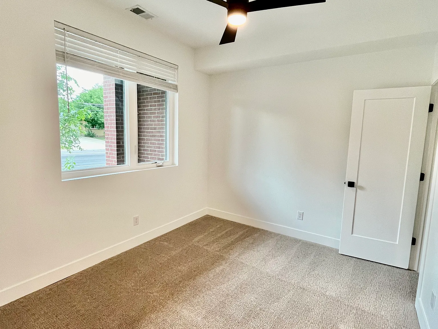 3 bed, 3.5 bath, 1815 sqft, $3,650 — Photo 2