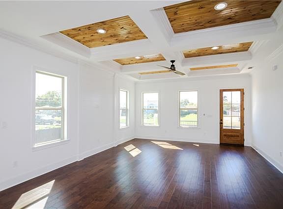4th image of 6021 Cameron Blvd
