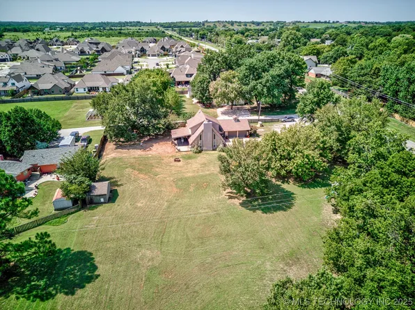 3110 141st St S, Bixby, OK 74008