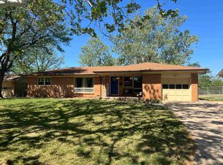 411 N Putter Ln, Wichita, KS 67212