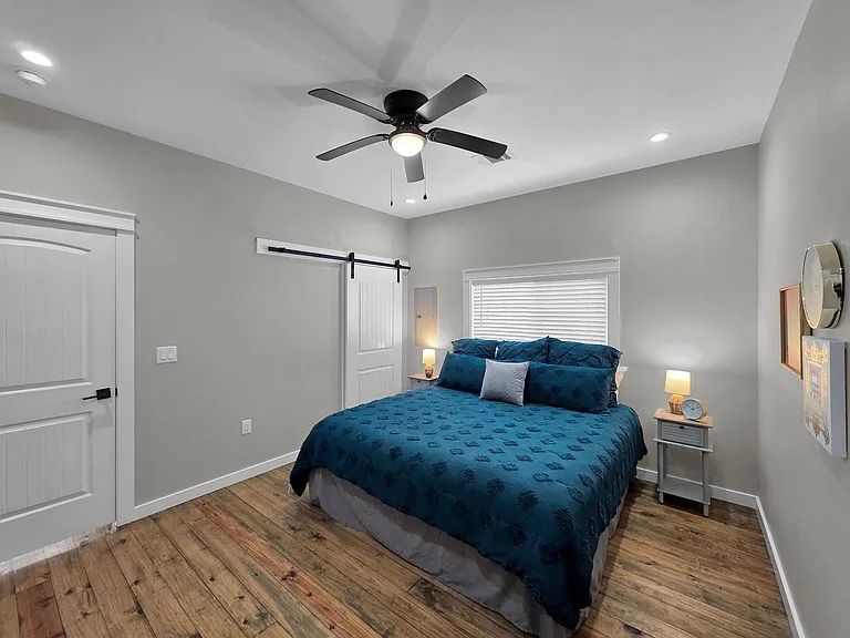 1049 Sunset Cir W — Photo 25