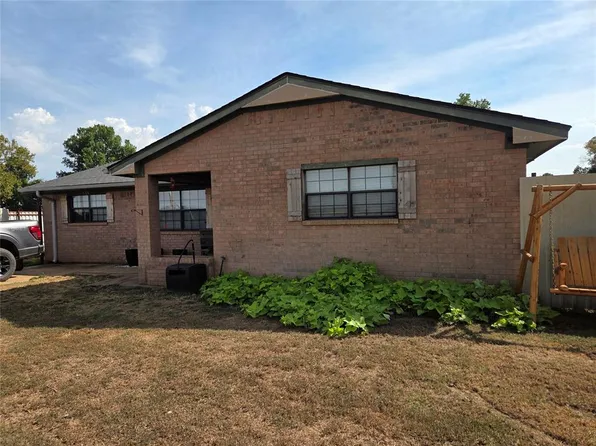 124 E Gardner St, Pauls Valley, OK 73075