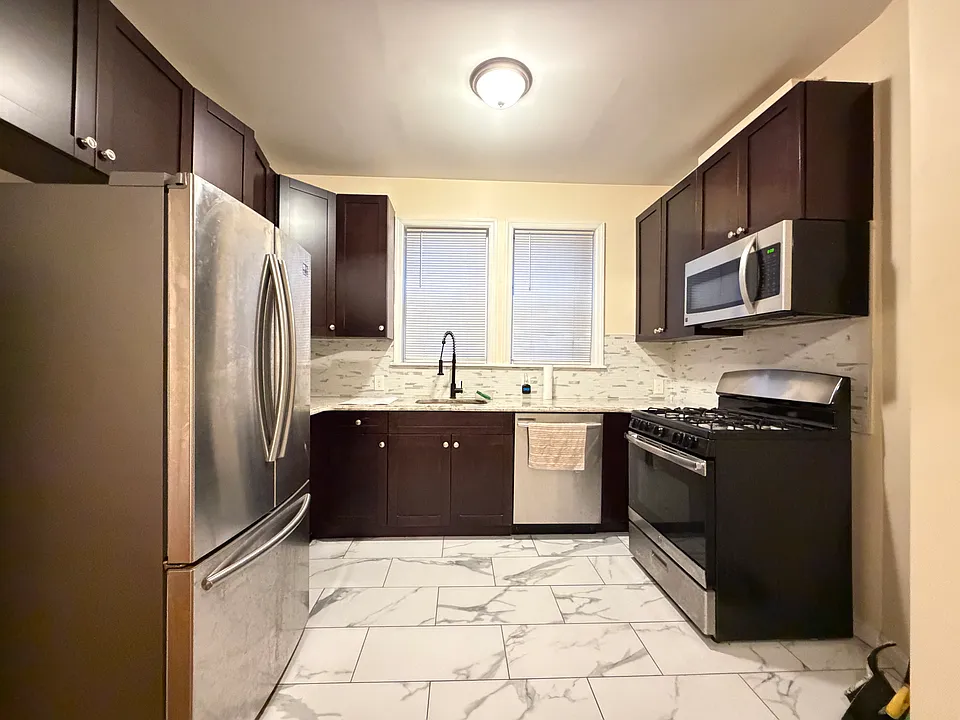 198 Danforth Ave #1