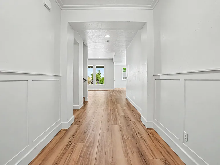 6120 N Hacienda Ave — Photo 4