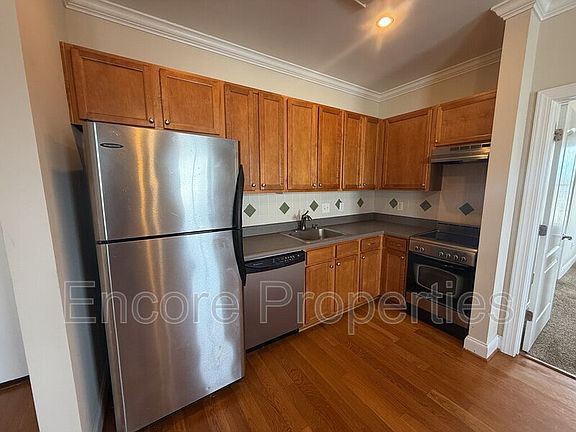 4th image of 510 E Broad St #202