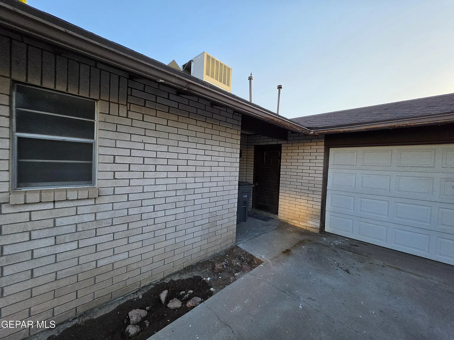2 bed, 2.0 bath, 1400 sqft, $1,150 — Photo 3