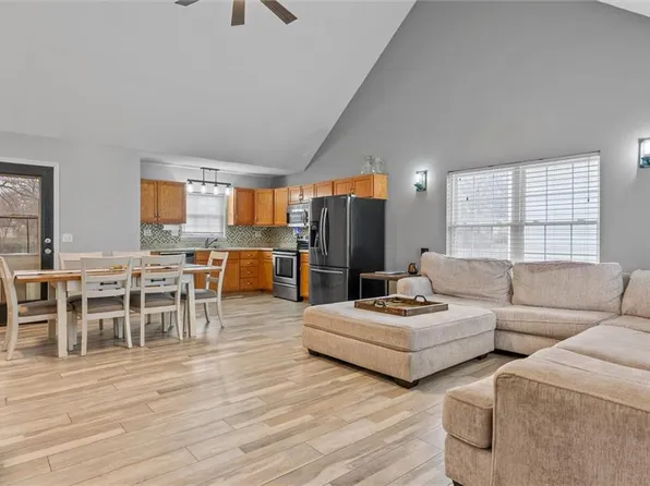 811 Reyburn St, Richmond, MO 64085