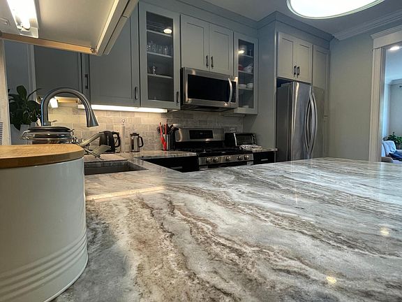 3rd image of 31 Essex St #1