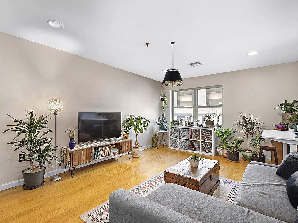 Spacious living room