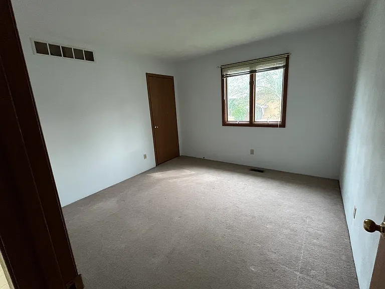 217 W Warnock St — Photo 6