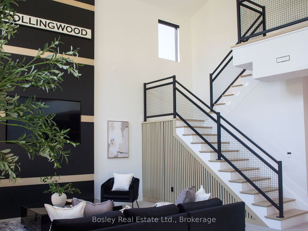 142 6th St, Collingwood, ON - More