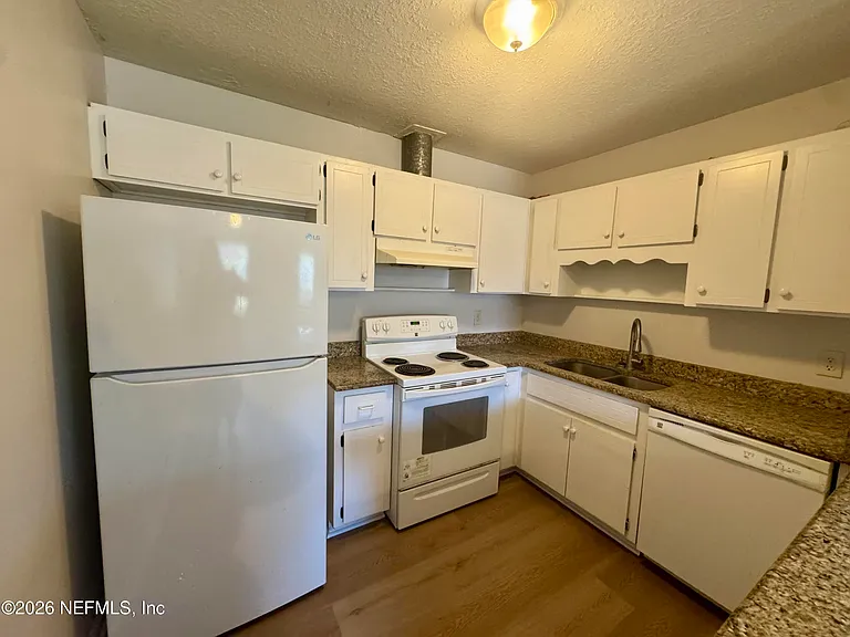 8846 Cavender Dr — Photo 6