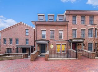 140 Ashley Mews, Ann Arbor, MI 48103