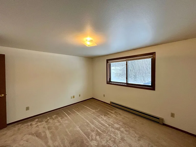 180 W Hill Rd — Photo 21