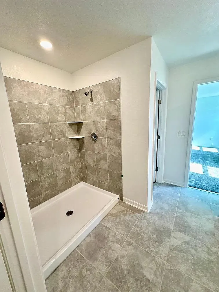 5 bed, 2215 sqft, $2,250 — Photo 4