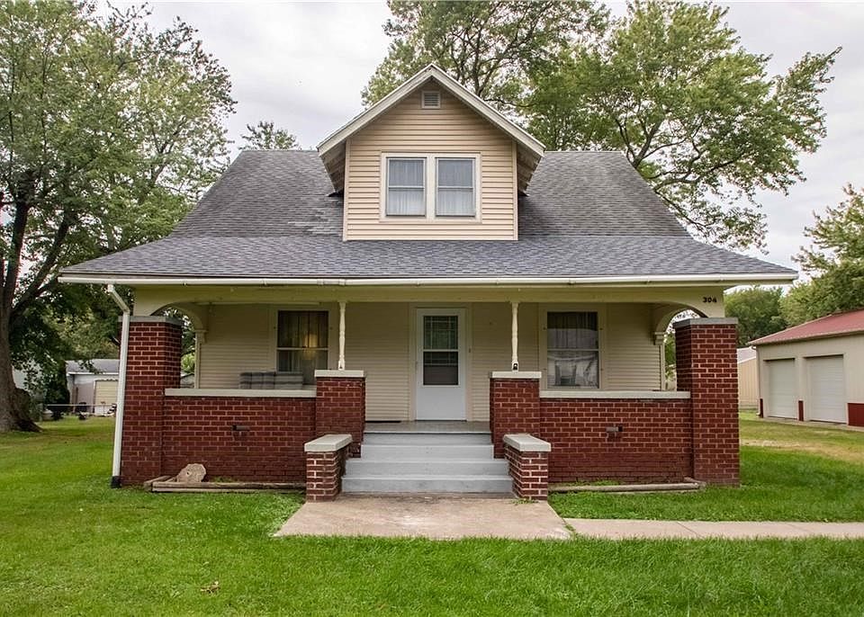 1st image of 304 N Daisy Ln