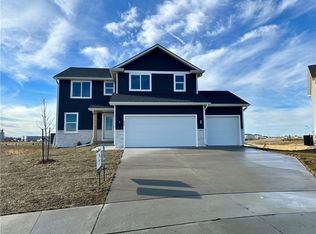 330 NW Lavelle Ct, Waukee, IA 50263