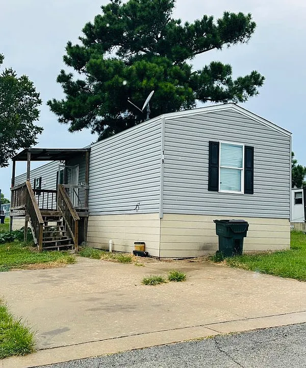 139 Neches Dr