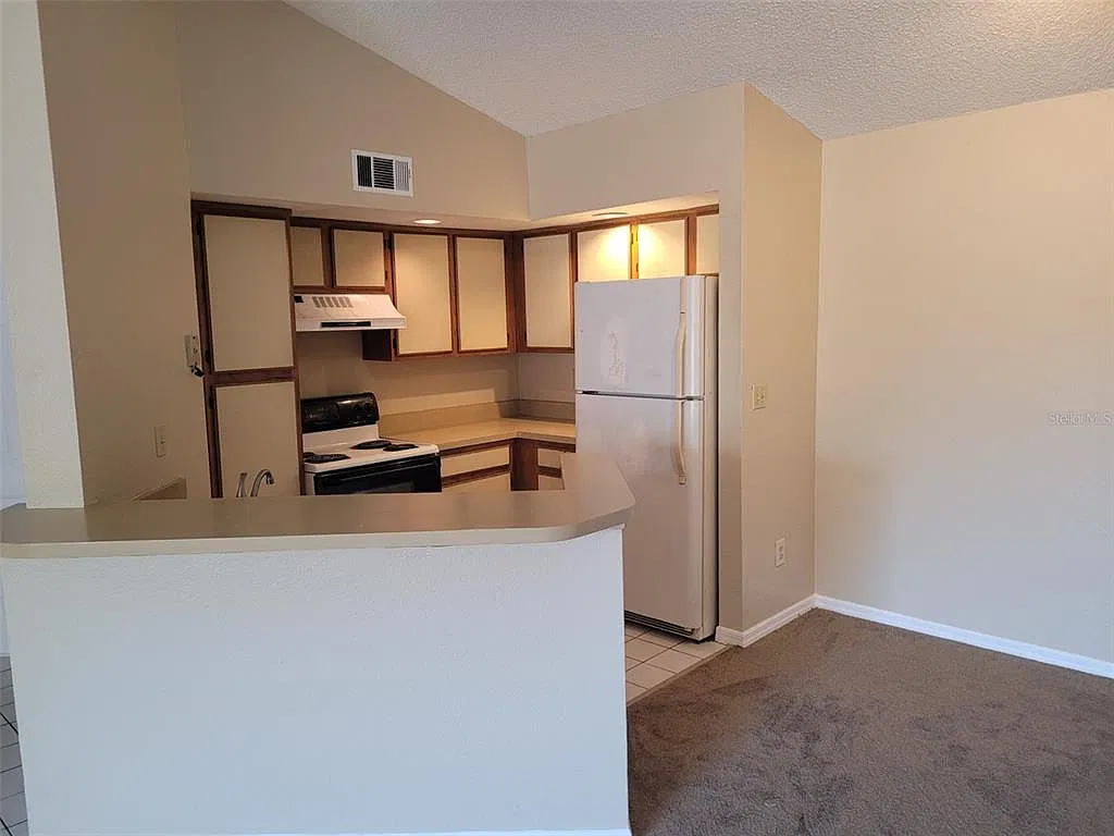2 bed, 2.0 bath, 1101 sqft, $1,375 — Photo 3