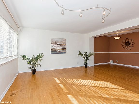 4th image of 528 N Woodfield Trl