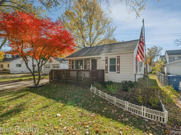 4041 Chenlot Ln, Waterford, MI 48328