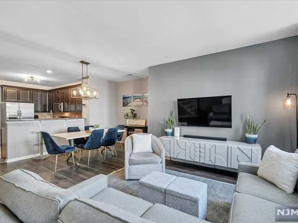 17 Wesmont Dr, Wood Ridge, NJ 07075