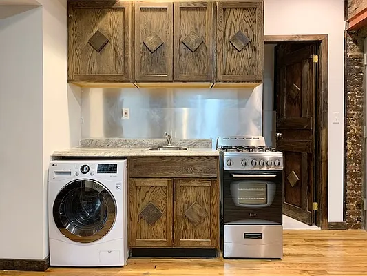 Rented by PocketBroker Inc | media 21