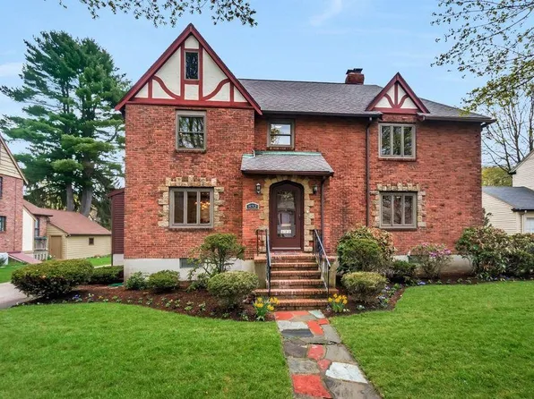 832 Chestnut St, Newton, MA 02468