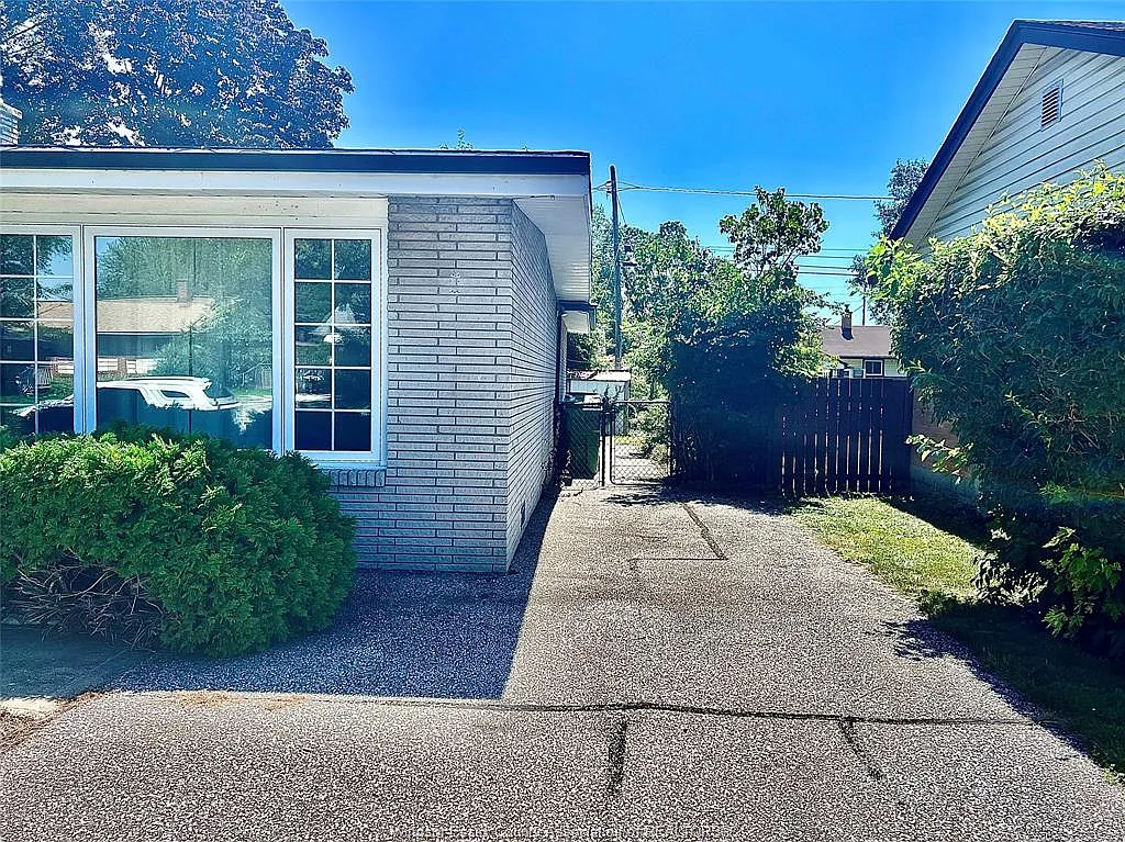 2 bed, $1,095 — Photo 2