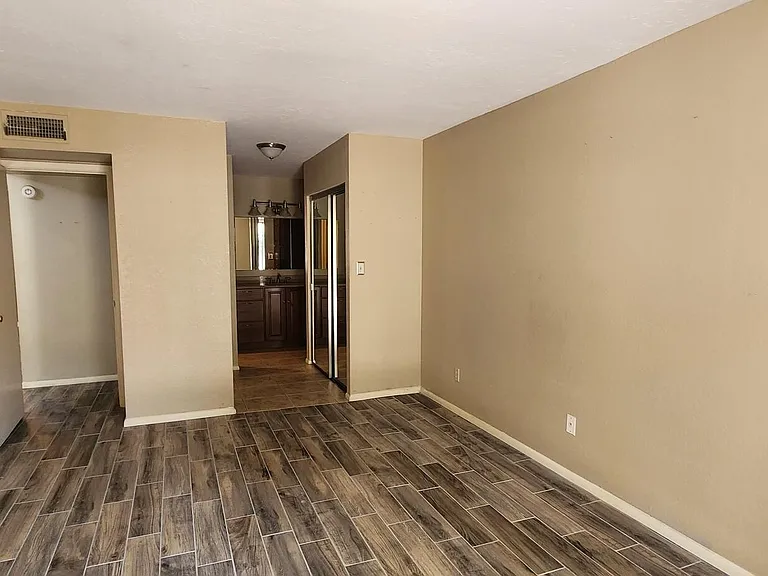 9100 E Winchcomb Dr — Photo 11