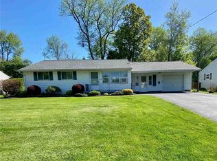 711 Deerfield Dr E, Utica, NY 13502