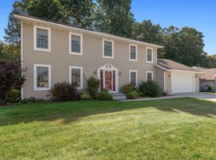 94 King Oak Ct, Random Lake, WI 53075