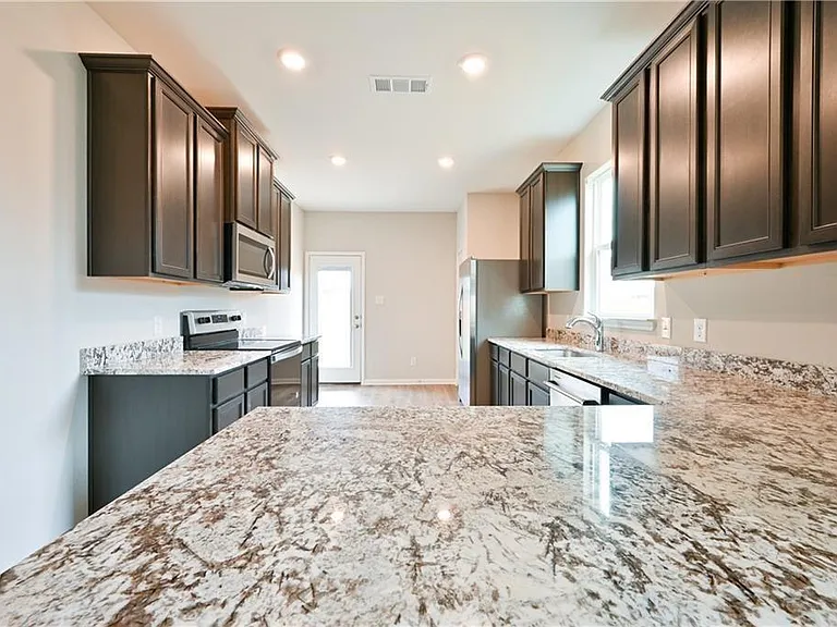 404 Freedom Park Ave — Photo 11