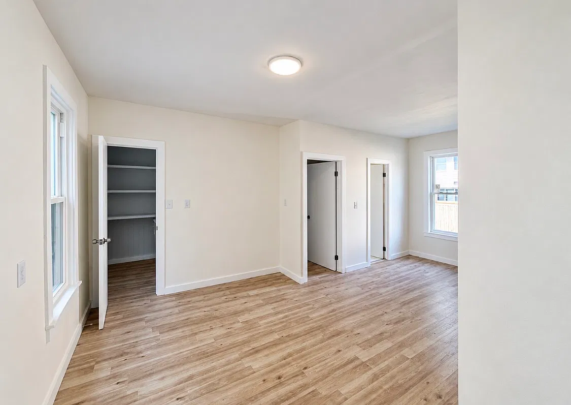 92 Dewitt St — Photo 4