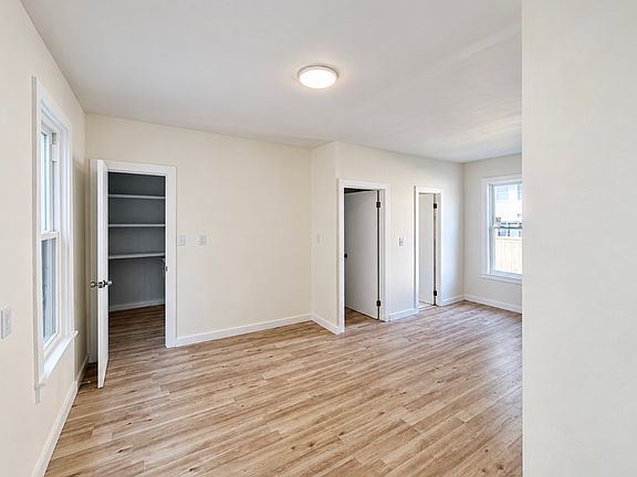 4th image of 92 Dewitt St #1