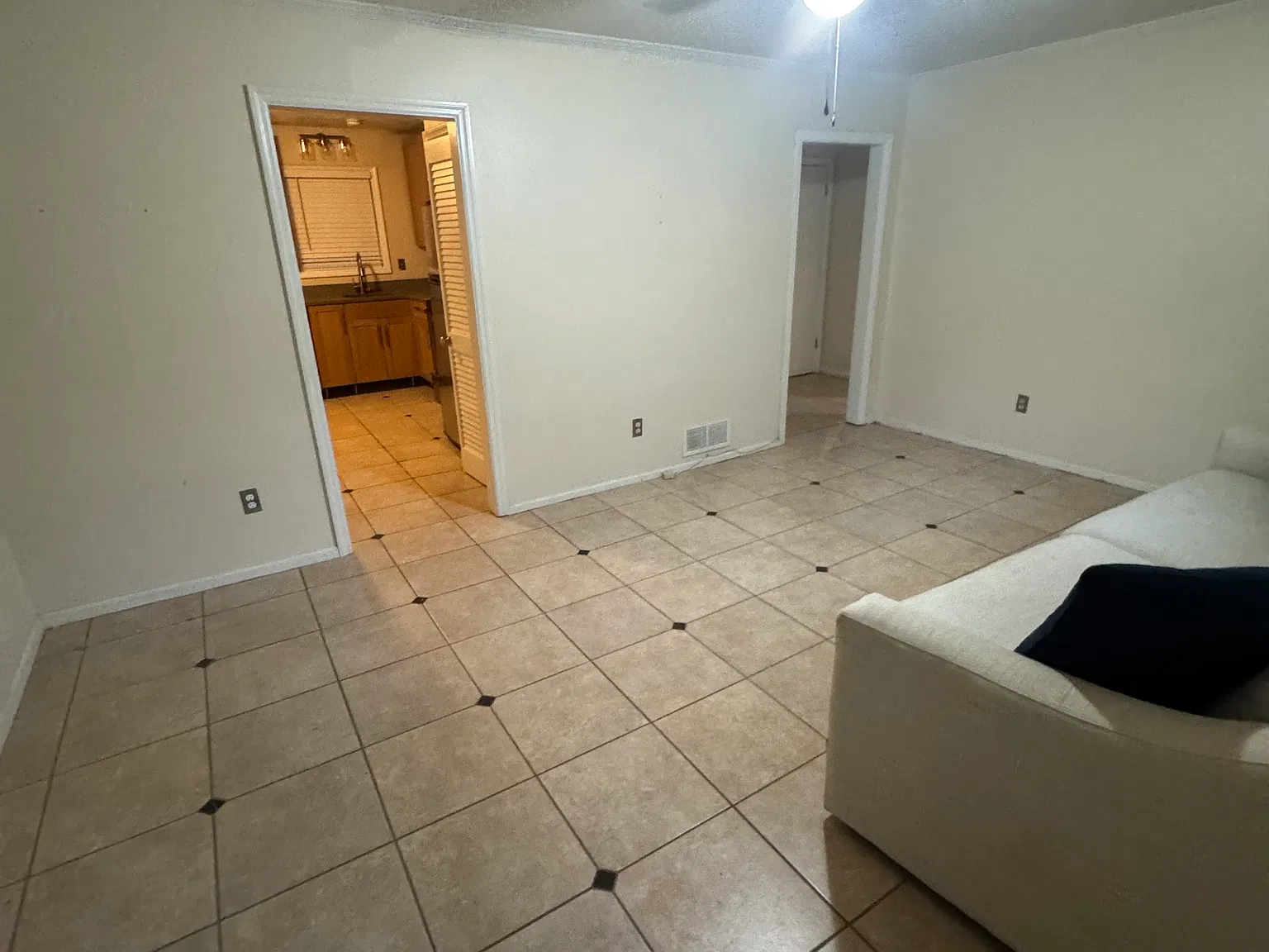 2 bed, 884 sqft, $1,950 — Photo 3