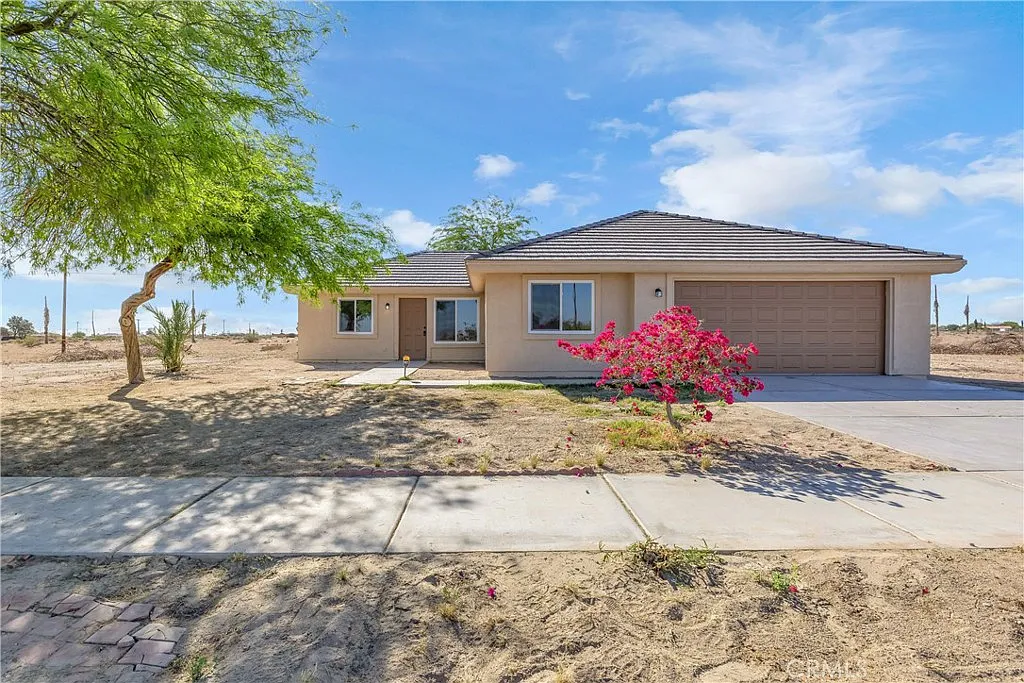 4 bed, 1259 sqft, $1,925 — Photo 1