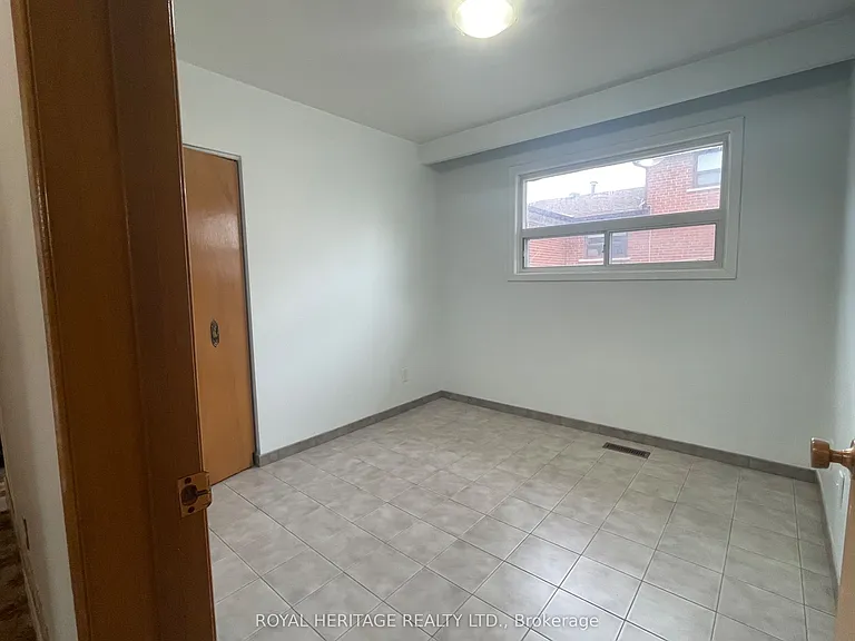281 Driftwood Ave #MAIN FLOOR — Photo 16