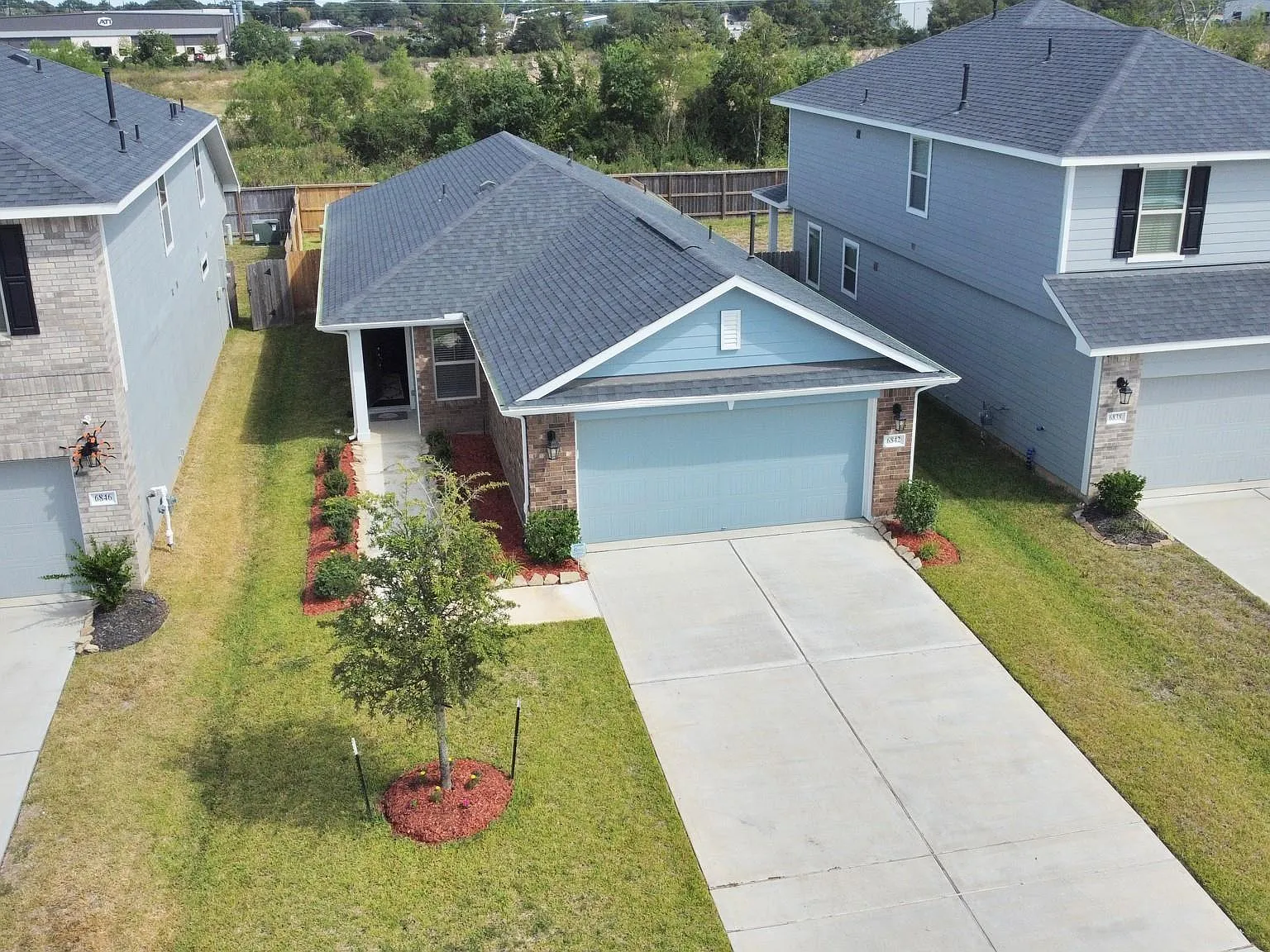 3 bed, 2.0 bath, 1448 sqft, $2,000 — Photo 2