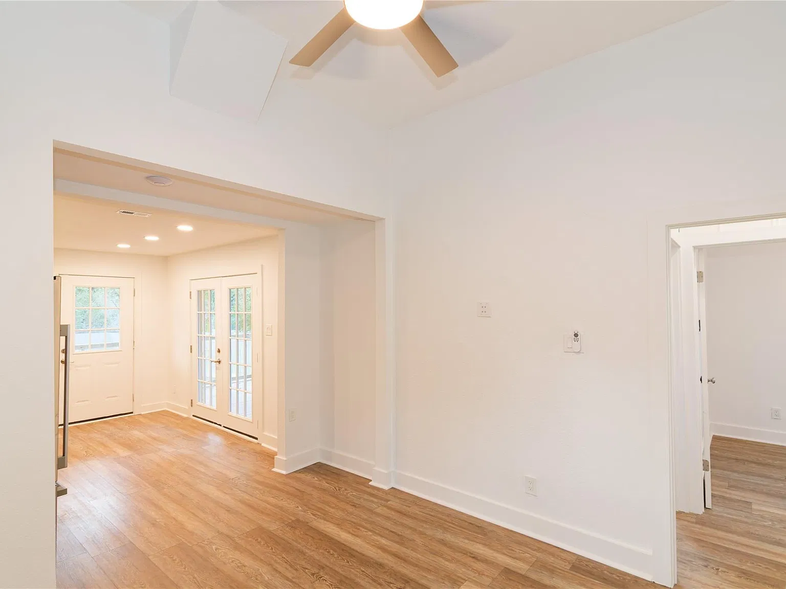 2 bed, 1.0 bath, 580 sqft, $1,599 — Photo 3