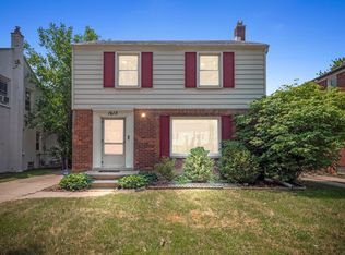 1613 Bournemouth Rd, Grosse Pointe Woods, MI 48236