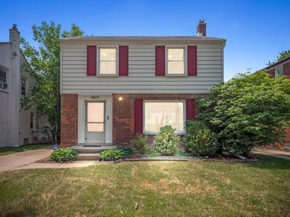 1613 Bournemouth Rd, Grosse Pointe Woods, MI 48236