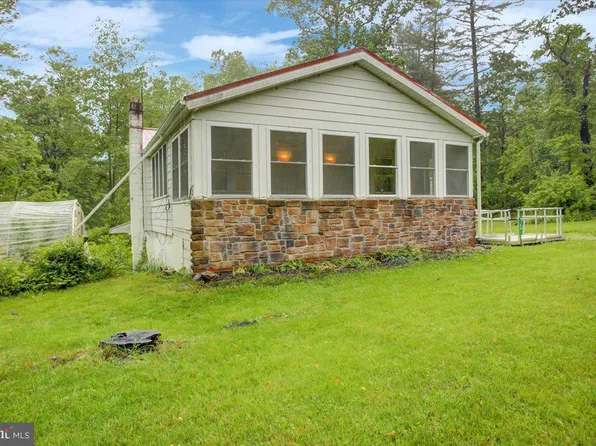 38 Mountain Rd, Orrtanna, PA 17353