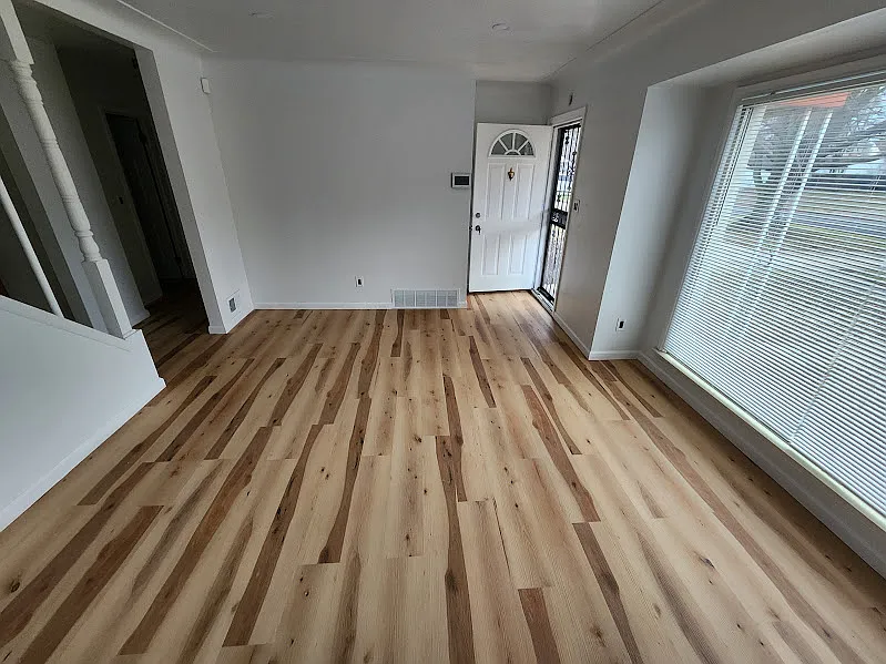3 bed, 928 sqft, $1,400 — Photo 2