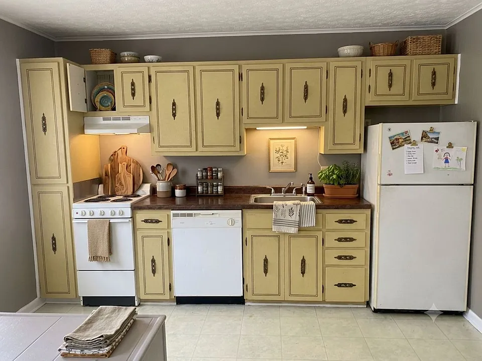 800 Crestview Dr