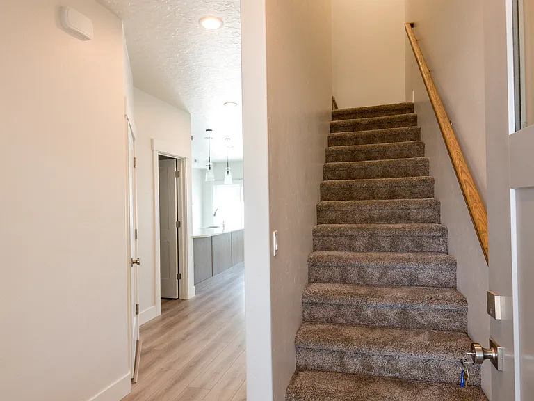 206 NE 3rd St #1 — Photo 15