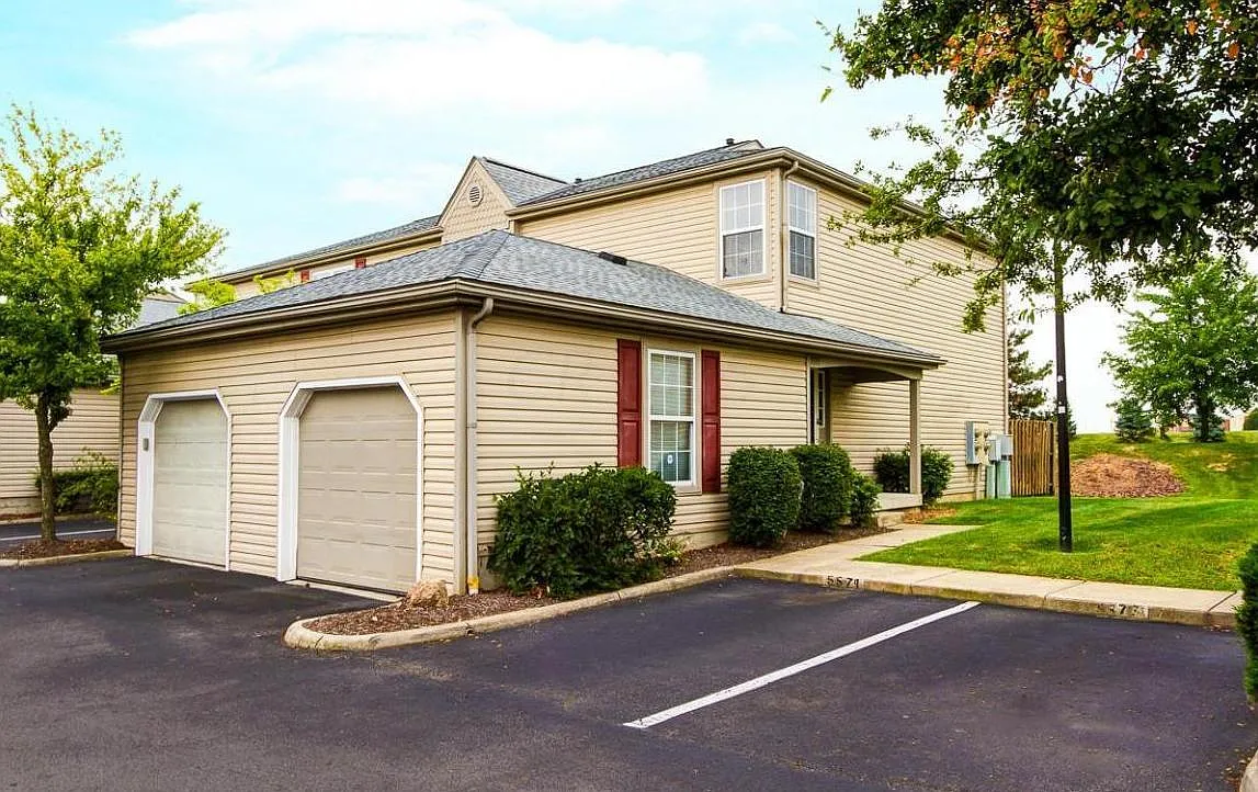 2 bed, 1.5 bath, 1024 sqft, $1,350 — Photo 1
