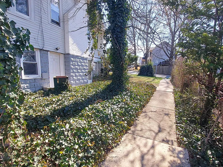 228 Manor Cir #7 — Photo 4