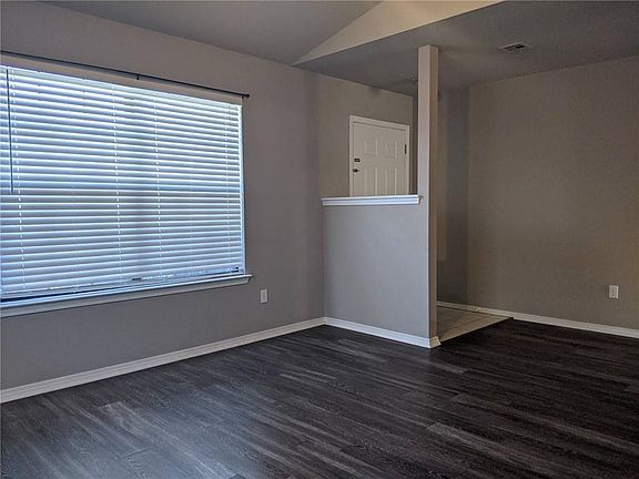 4th image of 6 Holly Dr