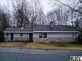 1st image of 836 Oakwood St NE
